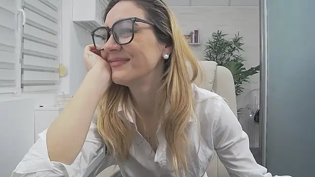 EllaMilf_'s Live XXX Chat