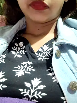 sana-5: διαδικτυακό σόου στην κάμερα