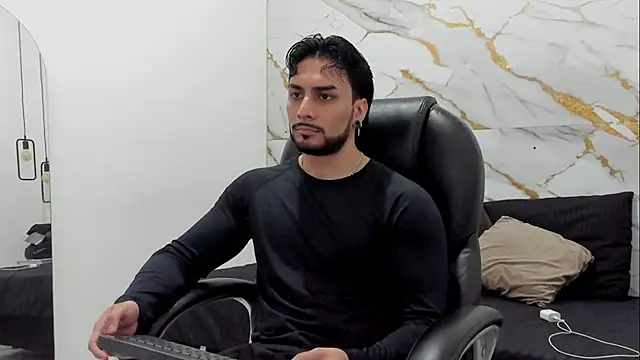 Miike_Stone1's Live XXX Chat