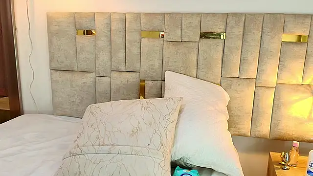 Chat +18 de Zoe_Cuttee ao vivo