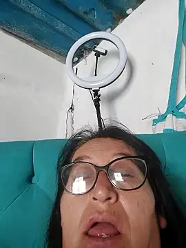 Chat +18 de clarita_01 ao vivo