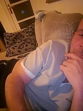 KnownObligation1 élő XXX-chatje