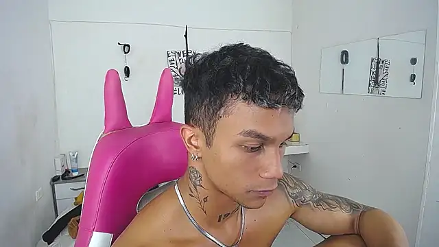 Leonard_Price's Live XXX Chat