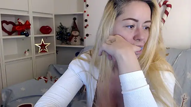 _karolynesyera_'s Live XXX Chat