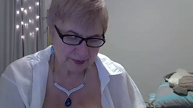 SweetCherry27's Live XXX Chat