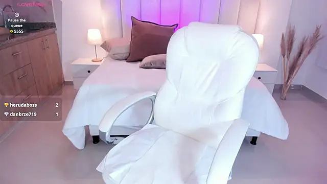 Aida_adams: онлайн-секс-чат