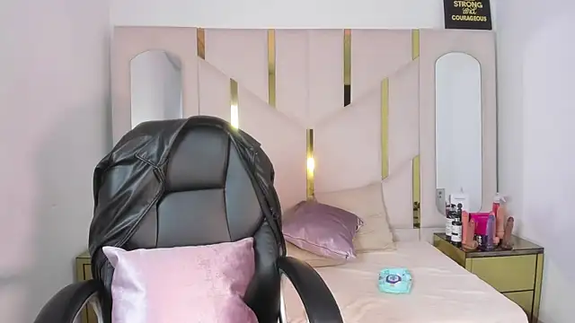 Salmaportman69 Chat XXX live