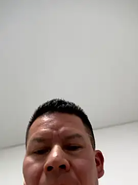 Manu0586 即時 XXX 聊天