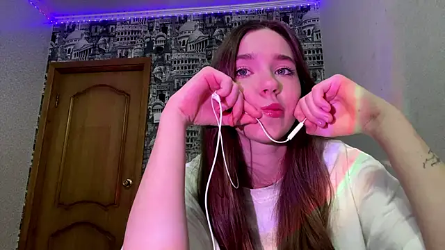 InnateFlies Chat XXX live