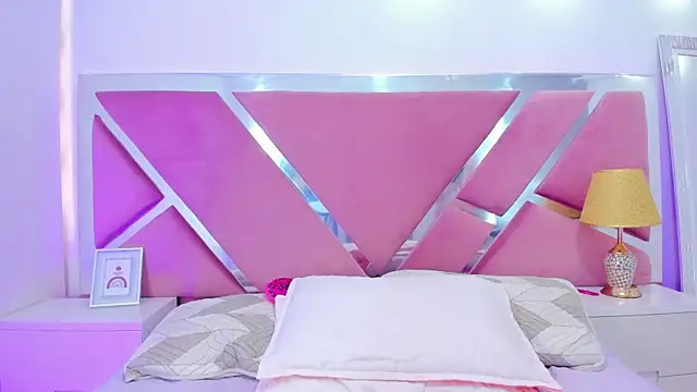 NinnaVous live XXX chat