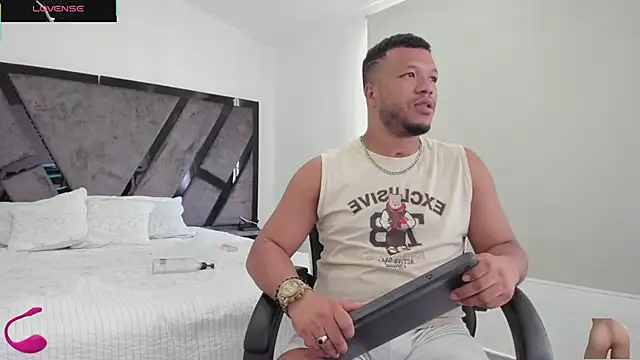 AnnieAndStefan's Live XXX Chat