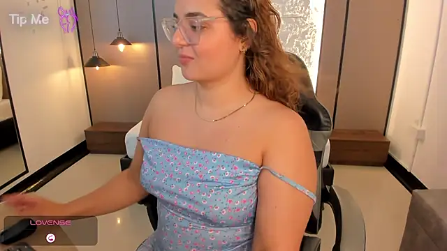 lilly_ass_'s Live XXX Chat