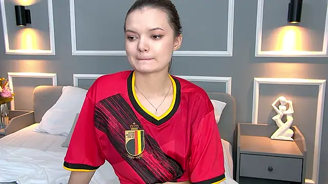 AsterQuinn: онлайн-секс-чат