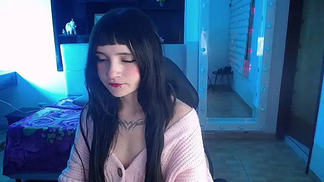 _Charlotte_Collins_'s Live XXX Chat