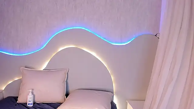 EmiliClarke Live XXX-chat