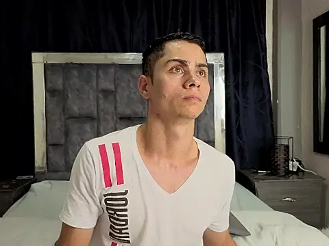 LeoMonnroe's Live XXX Chat