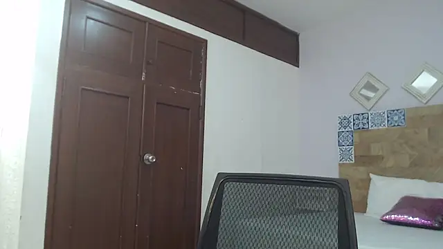 kylieBensoon: онлайн-секс-чат