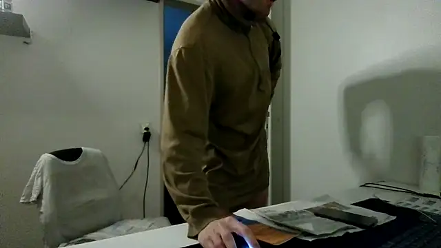 alpha-hunk's Live XXX Chat