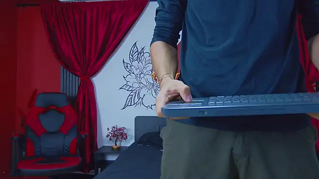 AlessioVitale's Live XXX Chat