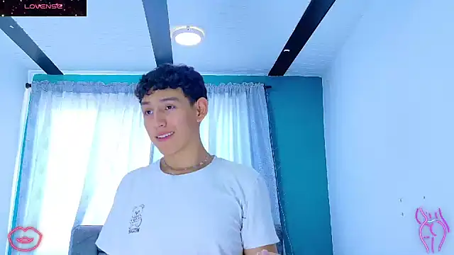 FelipeGonzalezzのライブXXXチャット