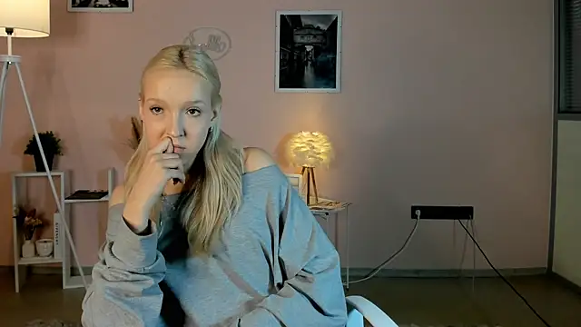 LatrinaNivalaのライブXXXチャット