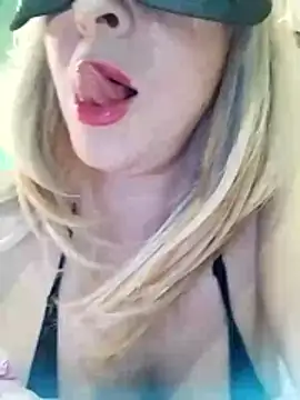 Milfporcona's Live XXX Chat