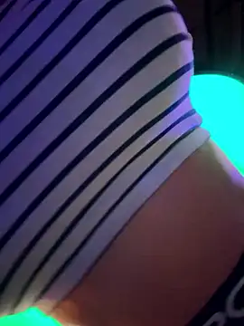 F3ckd0lllucyのライブXXXチャット