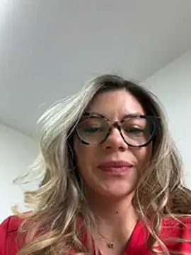 alicee16 Adlı Modelin Canlı XXX Sohbeti