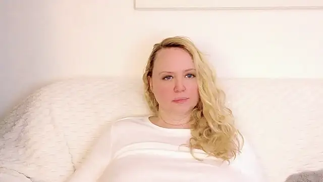 Sarah4you live XXX chat