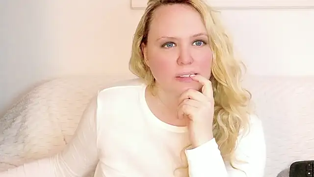 Sarah4you élő XXX-chatje