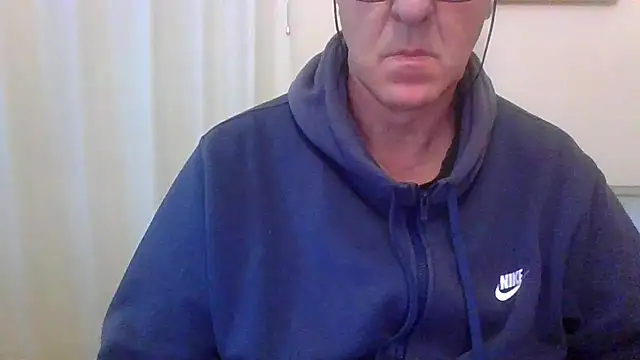 Chat +18 de ANONIMO7735 ao vivo