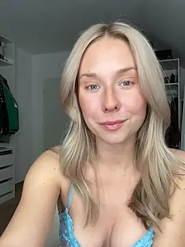 celis_secret's Webcam Show