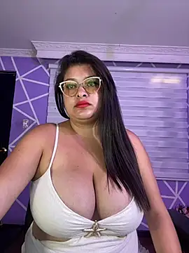 MiiaaJoness' Live XXX Chat