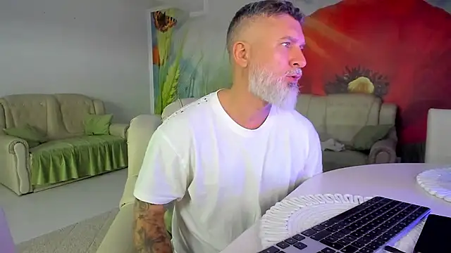 BlowMyXXL Adlı Modelin Canlı XXX Sohbeti