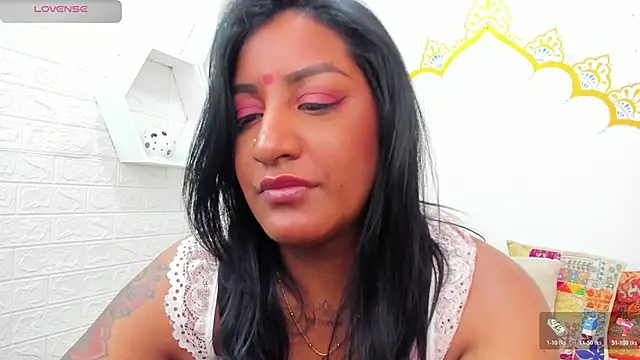 LadyNahir's Live XXX Chat