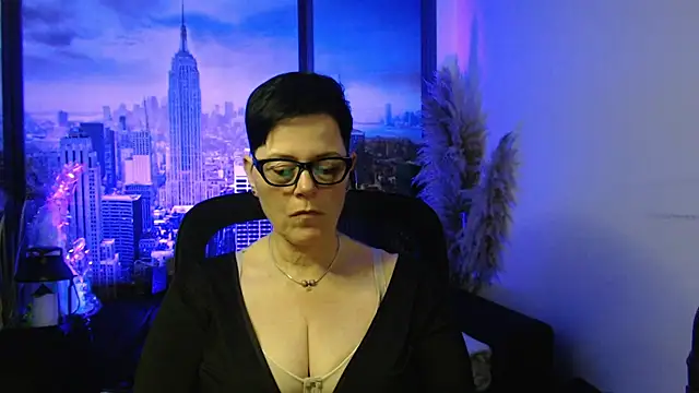 ninarandmann: διαδικτυακό σόου στην κάμερα