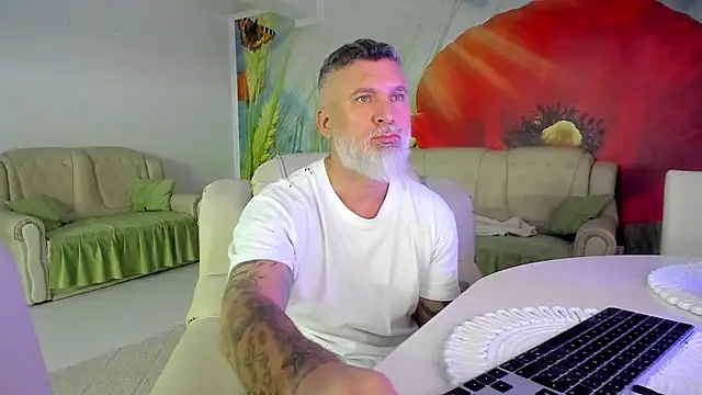 BlowMyXXL Live XXX Chat