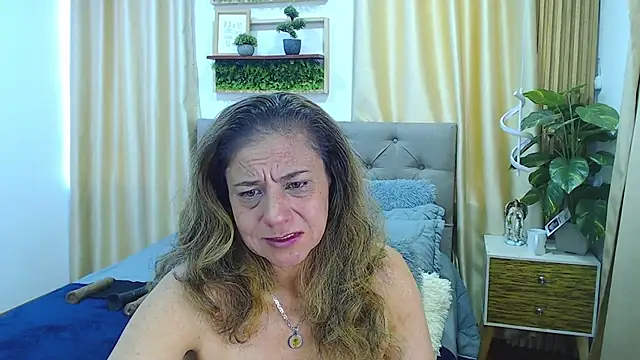 sasi_luna live XXX chat