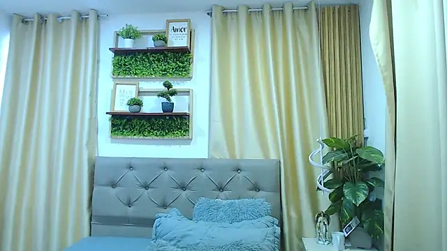 sasi_luna live XXX chat