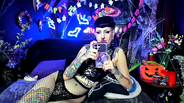 Purple_Coffin666 Adlı Modelin Canlı XXX Sohbeti