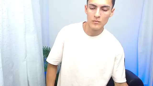 Matiius18's Live XXX Chat