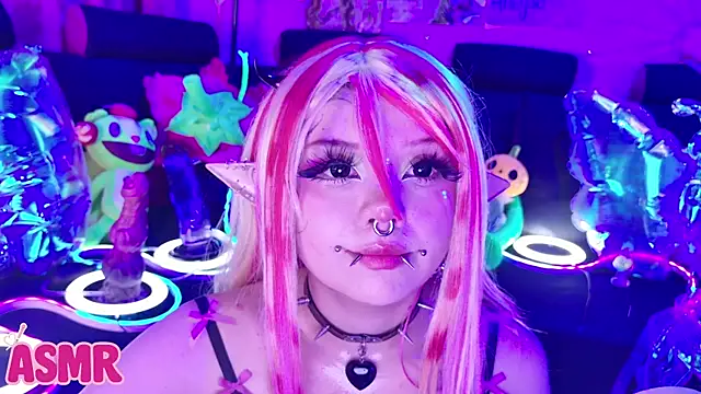 LaytonBox live XXX chat