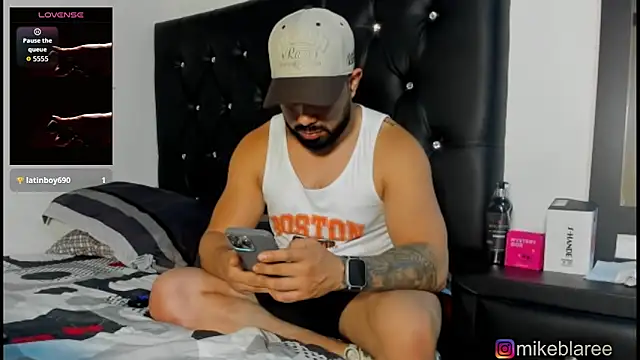 Chat +18 de mikeblaree ao vivo