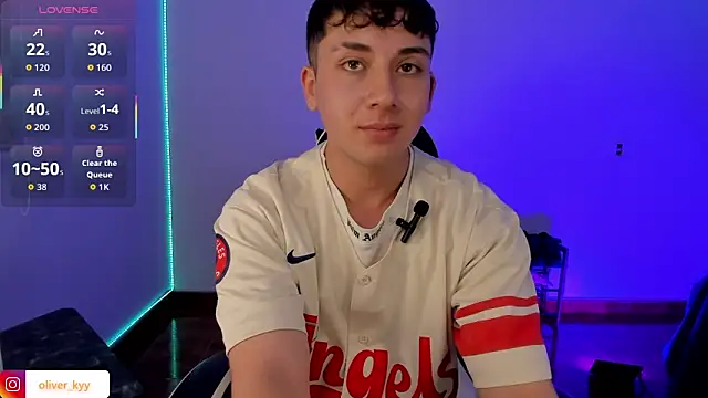 Онлайн чат XXX oliver_kyy