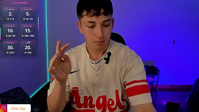 oliver_kyy's Live XXX Chat