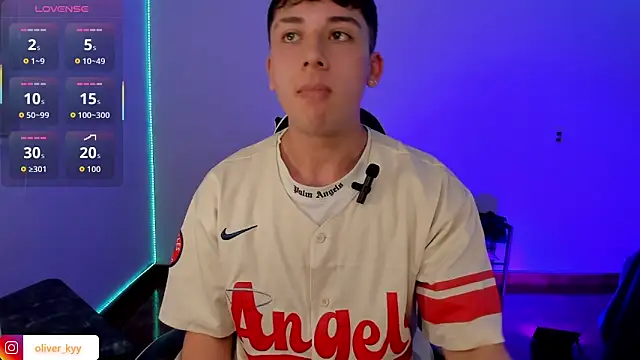 oliver_kyy 即時 XXX 聊天