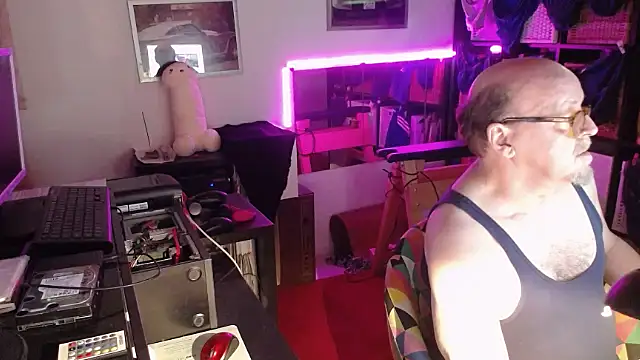 wankcellar's Live XXX Chat