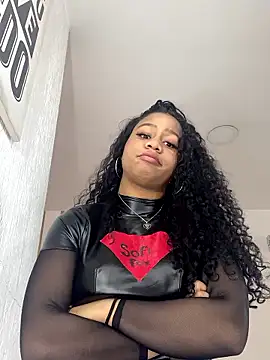 Sofi_Fox_ Adlı Modelin Canlı XXX Sohbeti