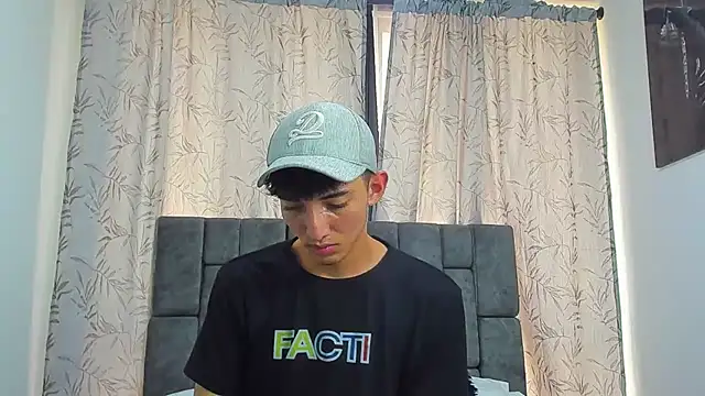 Maikol_Ortiz's Live XXX Chat