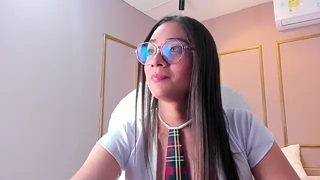 NahimiThompson's Live XXX Chat